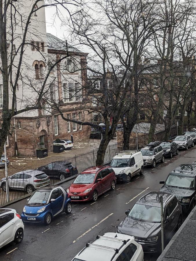 Huge Room In The City Единбург Екстериор снимка
