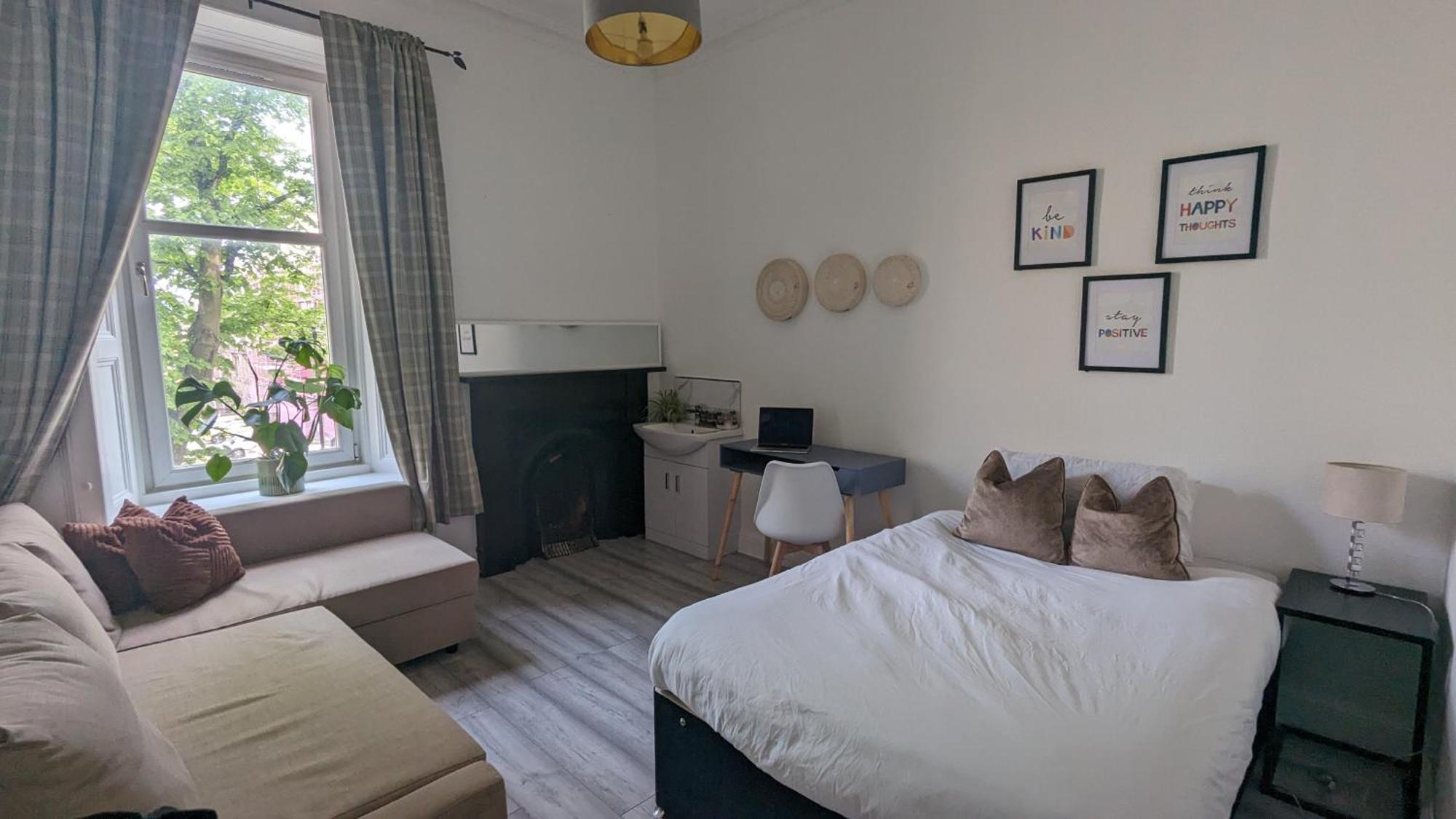 Huge Room In The City Единбург Екстериор снимка